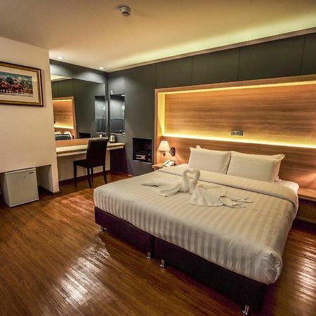 The Three Hat Yai Ngoại thất bức ảnh