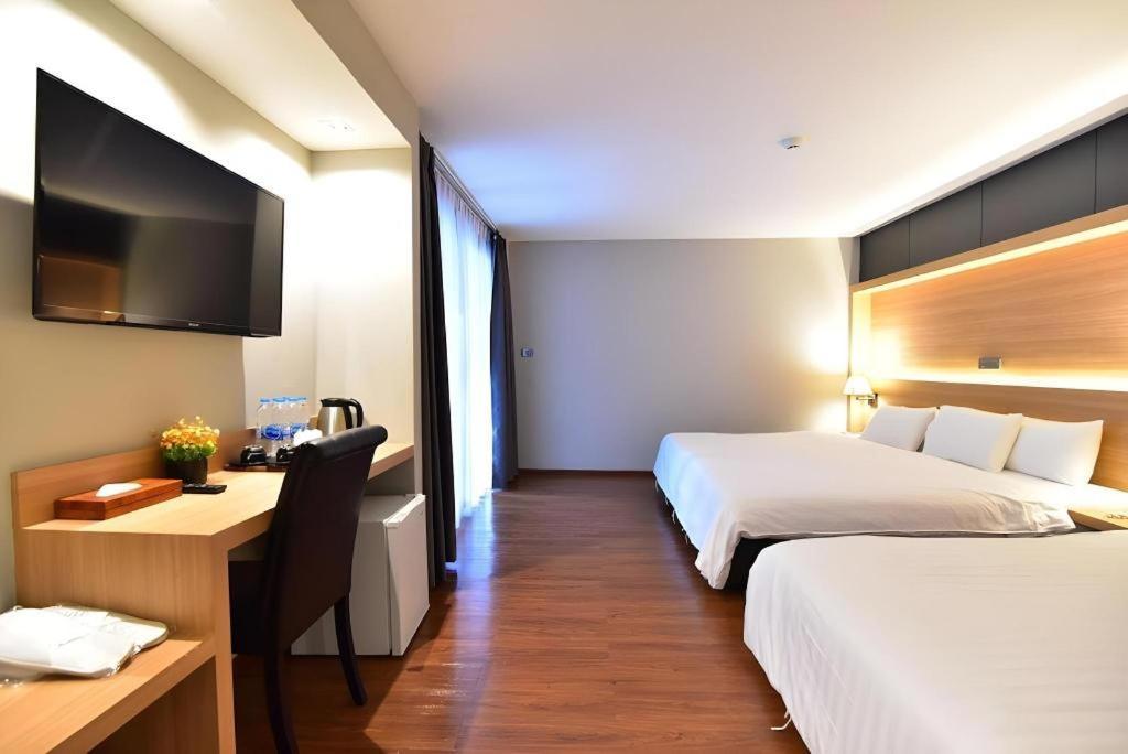 The Three Hat Yai Ngoại thất bức ảnh