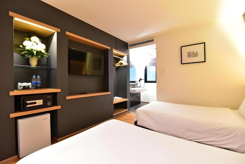 The Three Hat Yai Ngoại thất bức ảnh