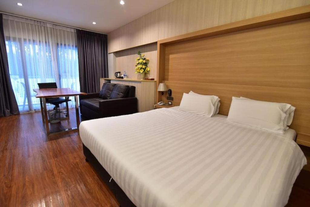 The Three Hat Yai Ngoại thất bức ảnh