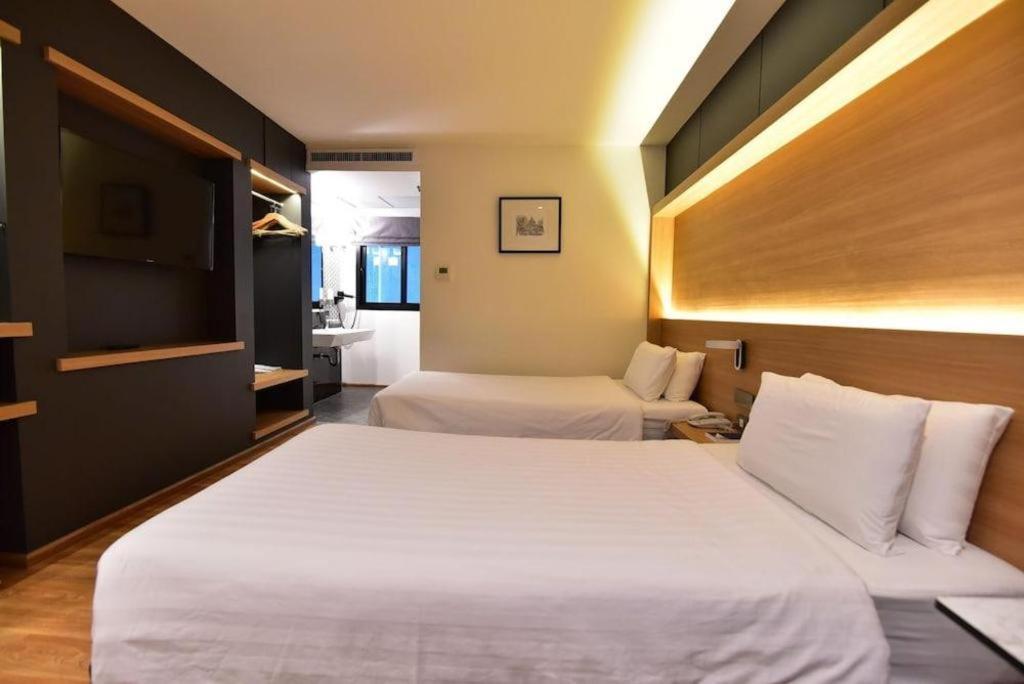 The Three Hat Yai Ngoại thất bức ảnh