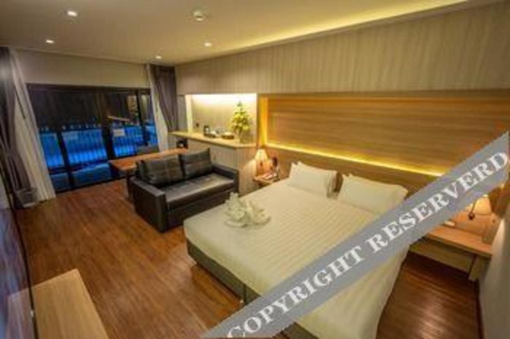 The Three Hat Yai Ngoại thất bức ảnh
