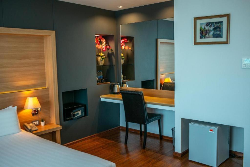 The Three Hat Yai Ngoại thất bức ảnh