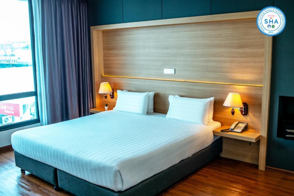The Three Hat Yai Ngoại thất bức ảnh