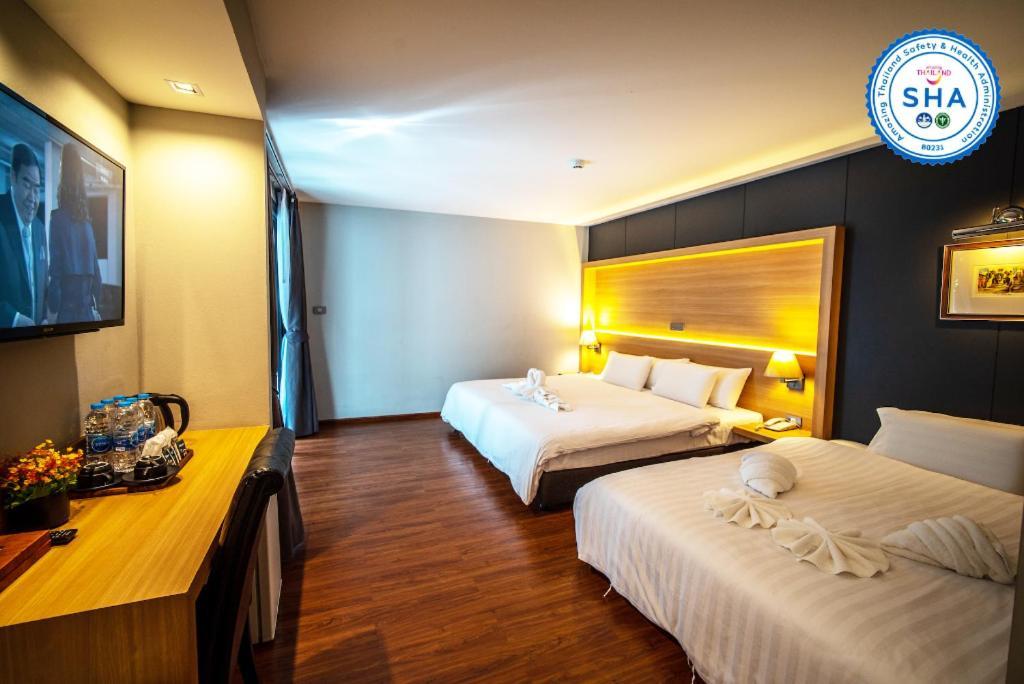 The Three Hat Yai Ngoại thất bức ảnh