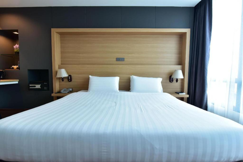 The Three Hat Yai Ngoại thất bức ảnh