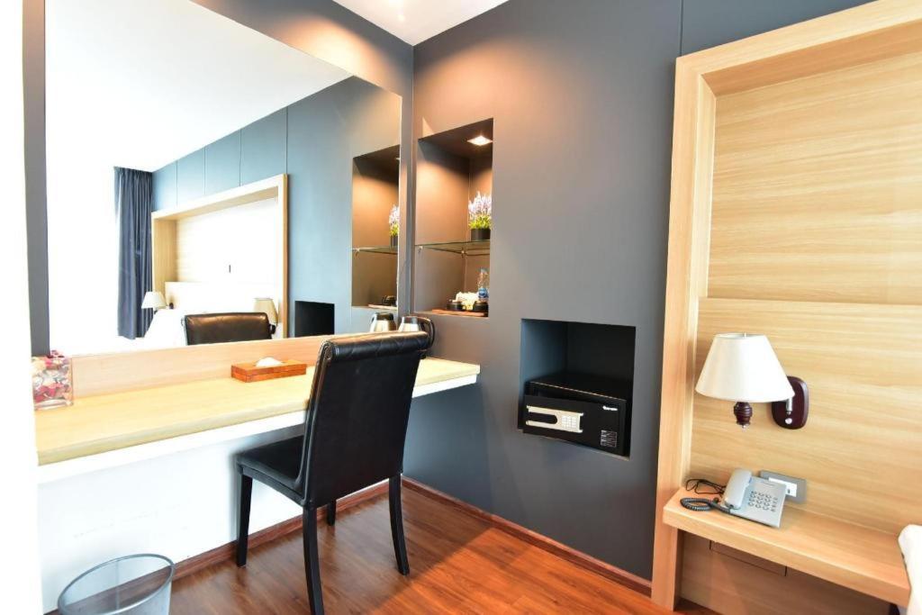 The Three Hat Yai Ngoại thất bức ảnh