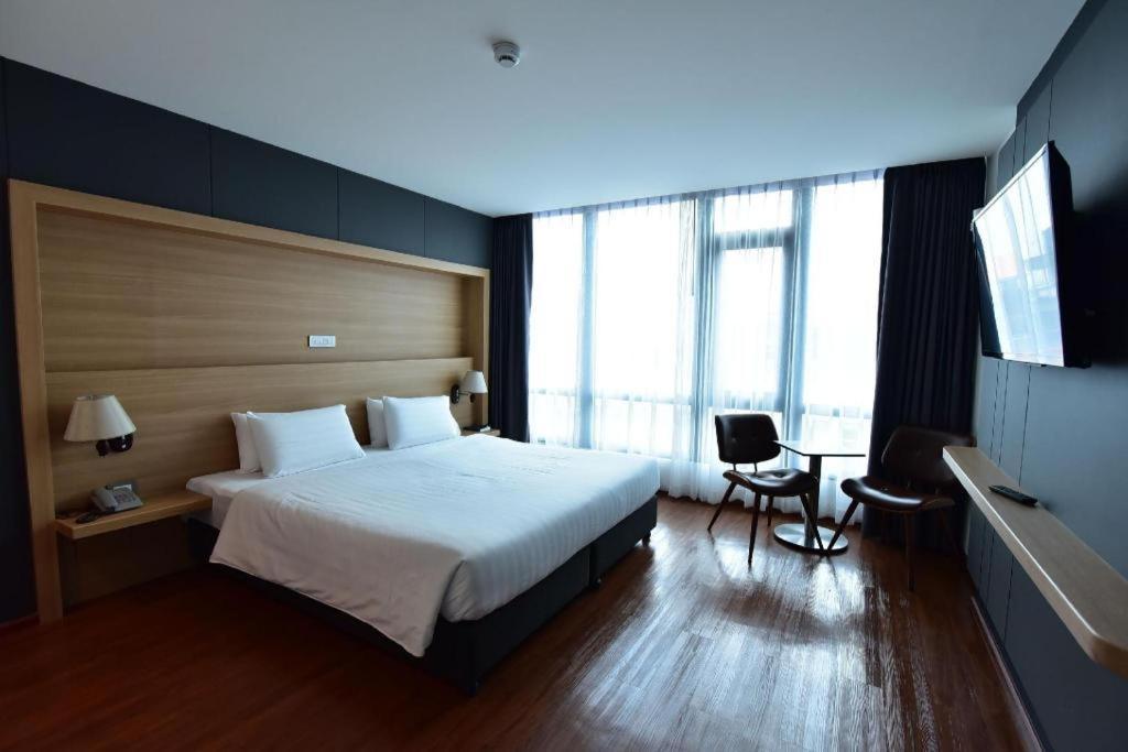 The Three Hat Yai Ngoại thất bức ảnh
