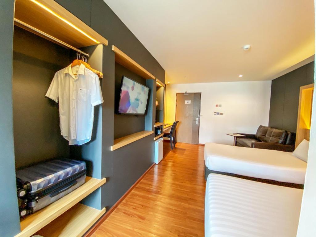 The Three Hat Yai Ngoại thất bức ảnh