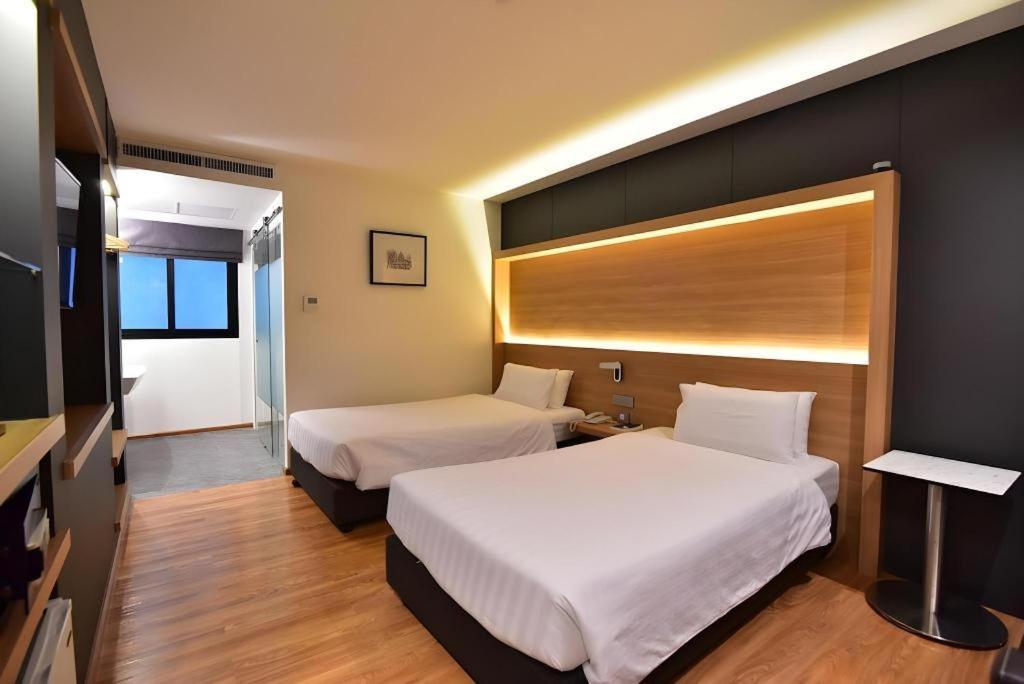 The Three Hat Yai Ngoại thất bức ảnh