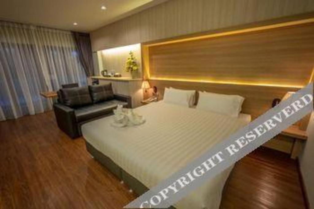The Three Hat Yai Ngoại thất bức ảnh